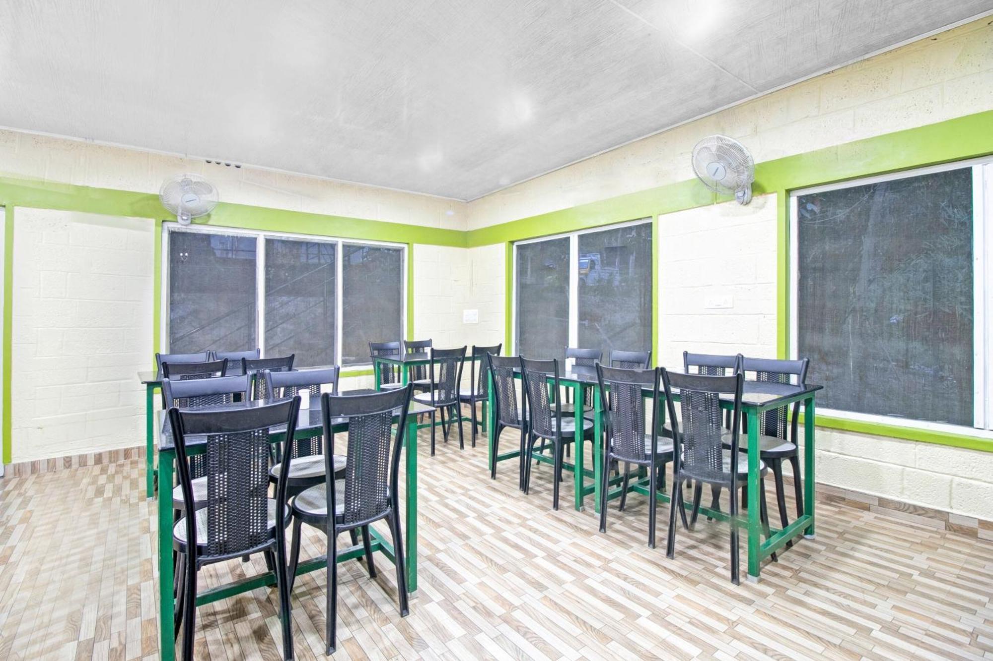 Super Capital O Pop Tavern Kazhakkottam Vettutura Exterior foto
